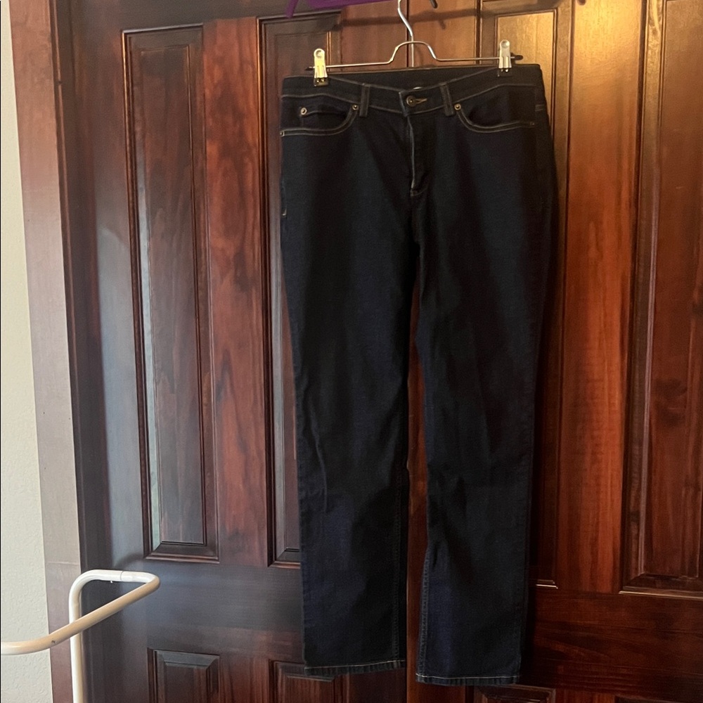 Duluth Trading Co straight leg jeans, women’s size 6/29.
